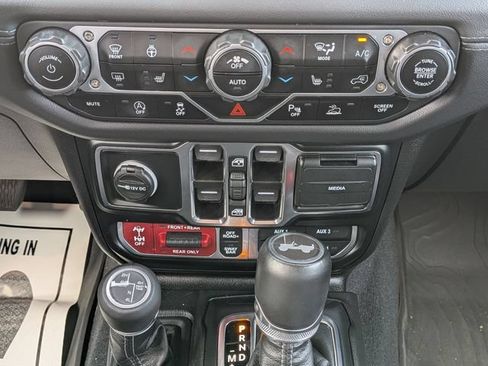 Used 2024 Jeep Wrangler Unlimited Rubicon AWD/4WD image 18