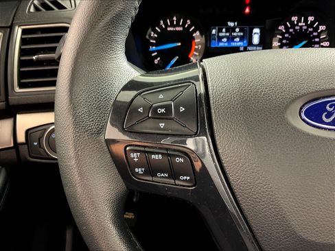 Used 2018 Ford Explorer XLT FWD image 11