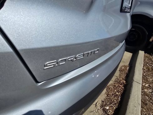 Used 2024 Kia Sorento EX image 18