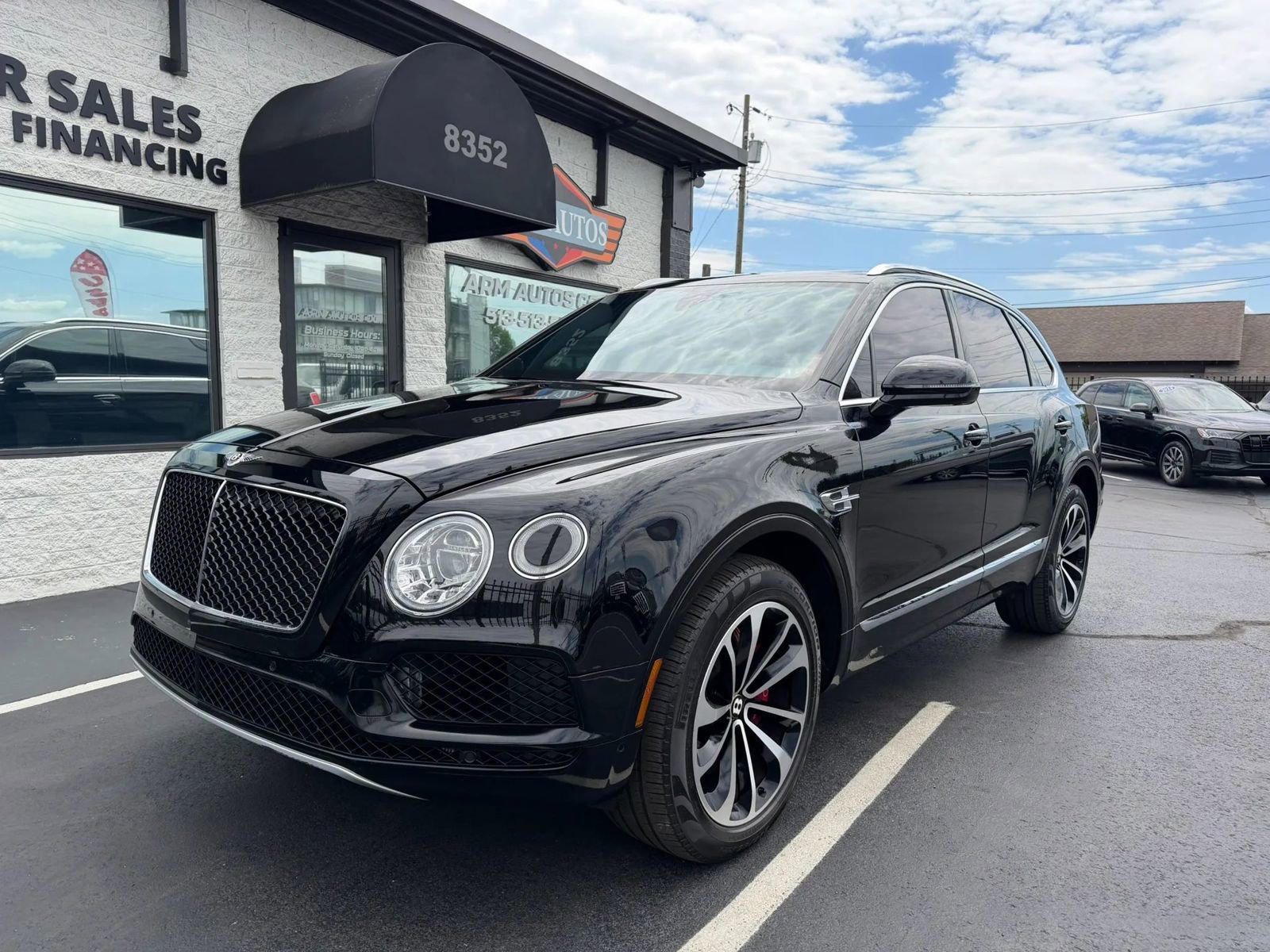 Used 2020 Bentley Bentayga AWD/4WD image 1