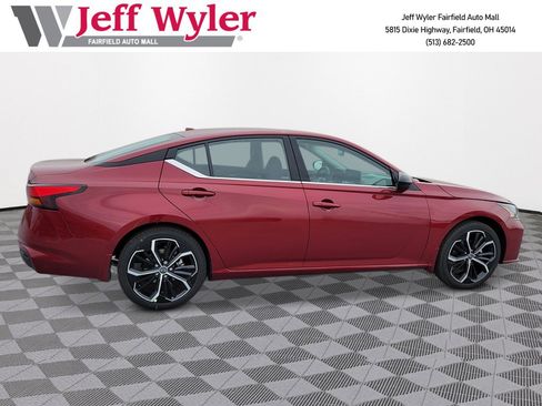 Certified 2025 Nissan Altima 2.5 SR w/ SR Premium Package FWD image 1