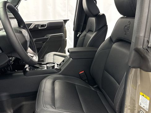 New 2026 Ford Bronco Badlands image 8