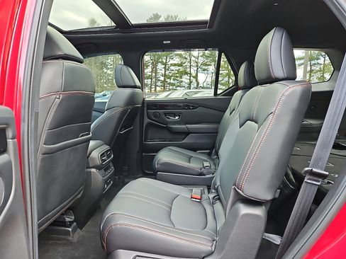 Certified 2023 Honda Pilot TrailSport image 12