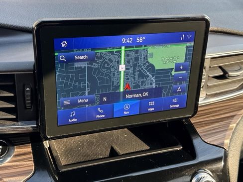 Used 2024 Ford Explorer Limited image 9