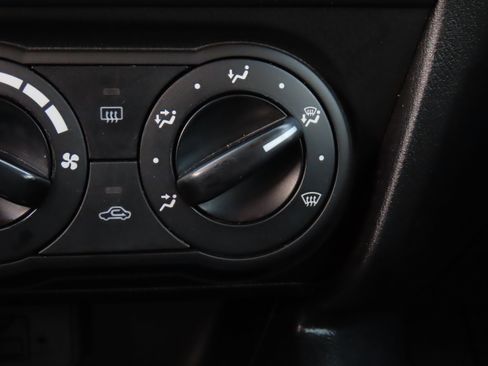 Used 2015 MAZDA MAZDA3 i Sport image 22