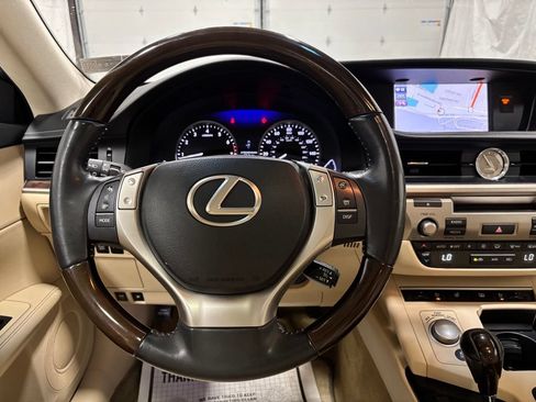 Used 2014 Lexus ES 350 w/ Luxury Package FWD image 18