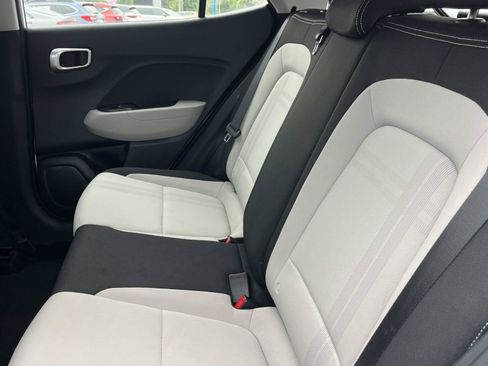 Used 2024 Hyundai Venue SEL FWD image 21