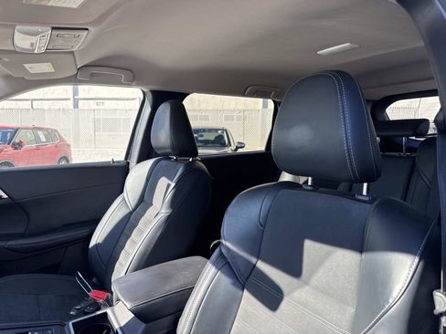 Used 2024 Mitsubishi Outlander FWD image 14