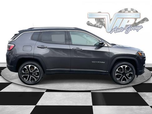 Certified 2022 Jeep Compass Limited image 3