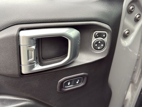 Used 2019 Jeep Wrangler Unlimited Rubicon w/ LED Lighting Group image 11