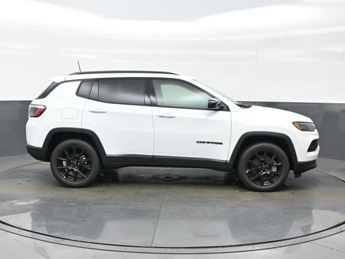 New 2026 Jeep Compass Latitude AWD/4WD image 7