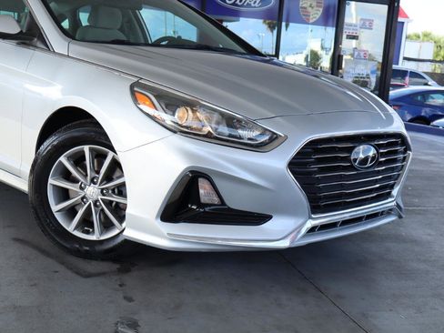 Used 2019 Hyundai Sonata SE FWD image 2