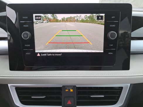 New 2026 Volkswagen Taos SE image 22