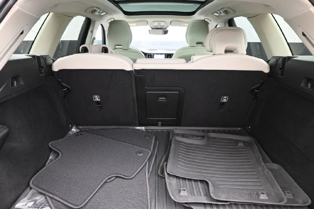 Used 2024 Volvo XC60 B5 Plus w/ Protection Package Premier AWD/4WD image 28