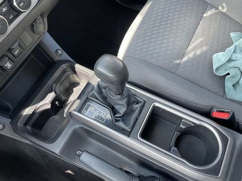 Used 2022 Toyota Tacoma SR5 AWD/4WD image 21