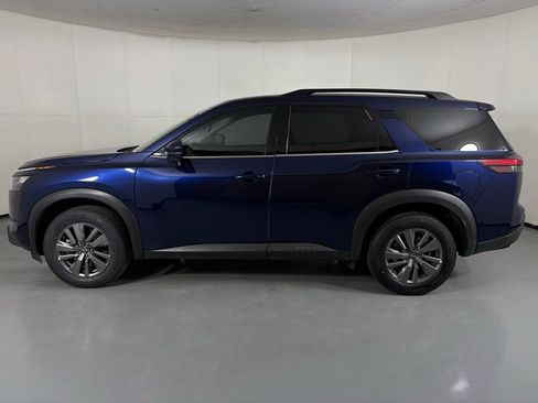 Used 2025 Nissan Pathfinder SV FWD image 5