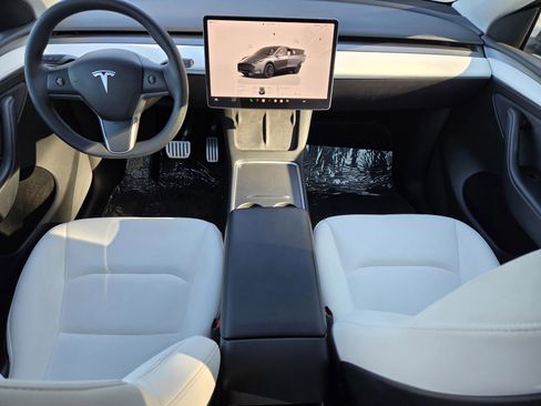 Used 2023 Tesla Model Y Performance image 21