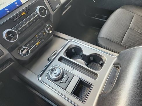 Used 2020 Ford Expedition XLT image 18