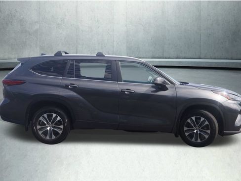 Used 2023 Toyota Highlander XLE AWD/4WD image 20