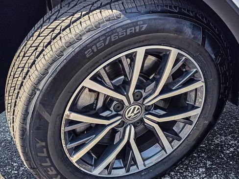 Used 2019 Volkswagen Tiguan SE AWD/4WD image 11