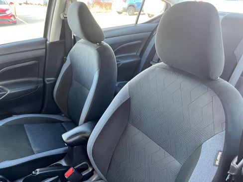Used 2025 Nissan Versa SV FWD image 33