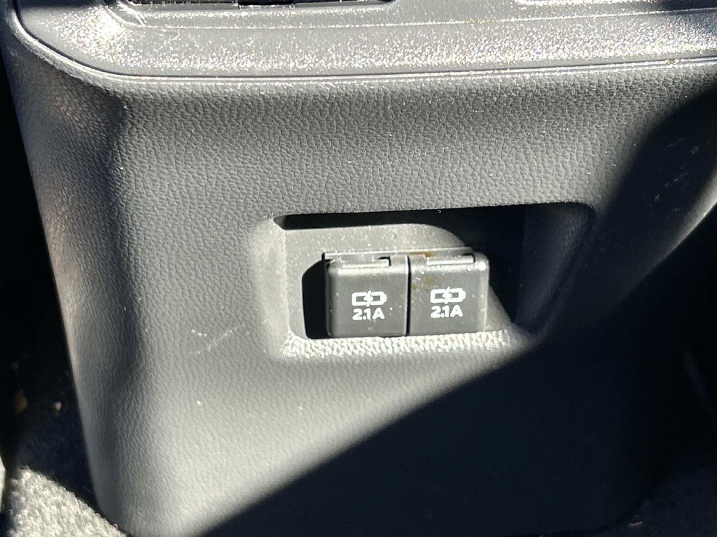 Used 2021 Toyota RAV4 XLE FWD image 19