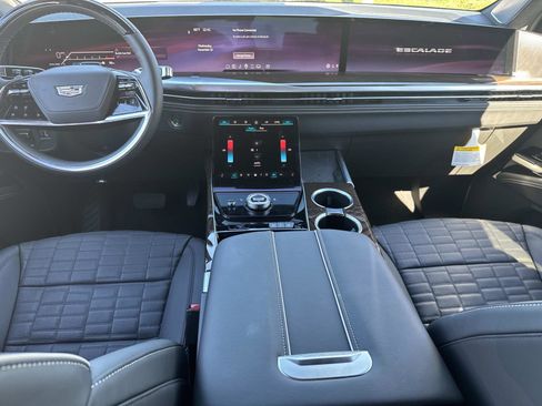 New 2025 Cadillac Escalade Sport Platinum w/ LPO, Floor Liner Package image 17