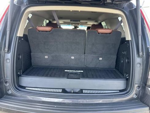 Used 2017 Cadillac Escalade Luxury image 12