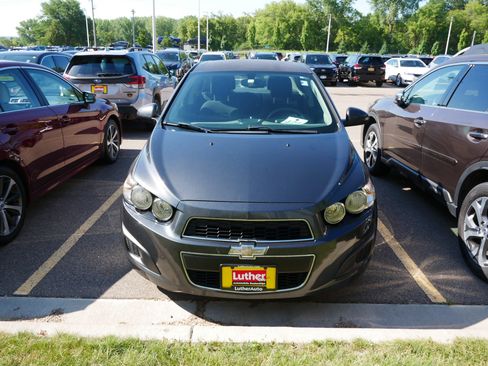 Used 2016 Chevrolet Sonic LT FWD image 2