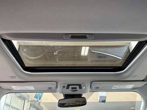 Used 2025 Toyota Sienna XLE FWD image 23