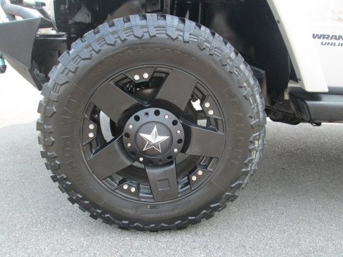 Used 2011 Jeep Wrangler Unlimited Sahara w/ Dual Top Group AWD/4WD image 7