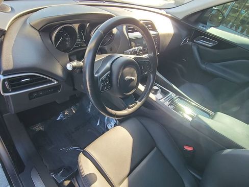 Used 2018 Jaguar F-PACE Premium image 25