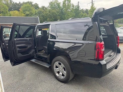Used 2018 Chevrolet Suburban LT w/ LT Signature Package image 10