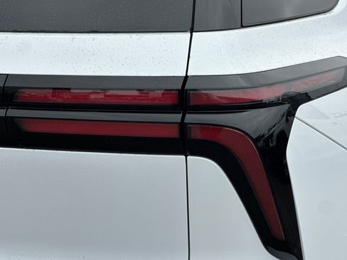 New 2025 Chevrolet Traverse LT w/ Enhanced Driving Package image 32