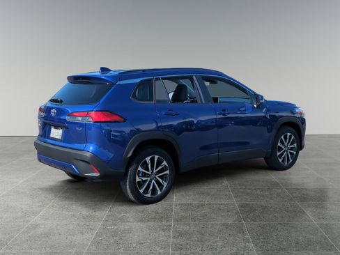 Used 2023 Toyota Corolla Cross XLE image 5