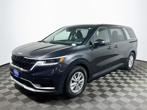 Used 2024 Kia Carnival LX FWD image 3