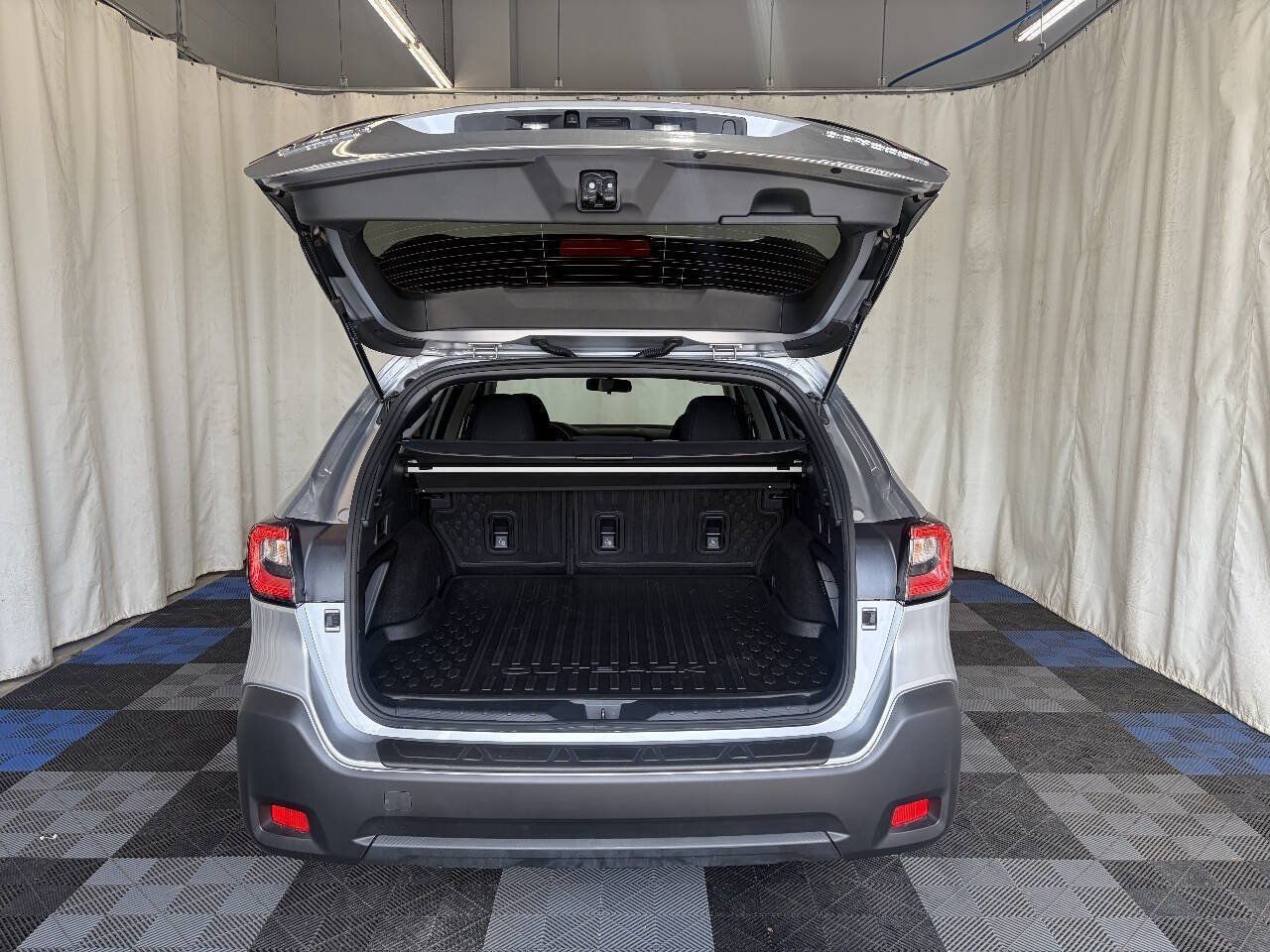 Used 2023 Subaru Outback Premium AWD/4WD image 10