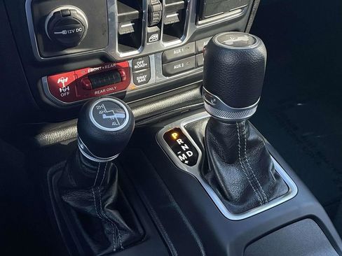 Used 2025 Jeep Wrangler Unlimited Rubicon image 39