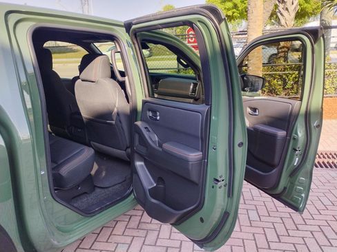 Used 2024 Nissan Frontier Pro-X RWD image 41