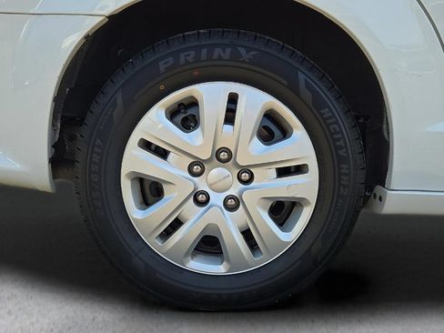 Used 2019 Dodge Grand Caravan SE FWD image 24