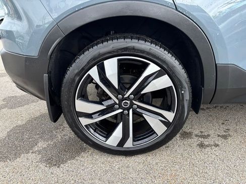 Used 2023 Volvo XC40 B5 Plus w/ Driver Assist Package AWD/4WD image 32