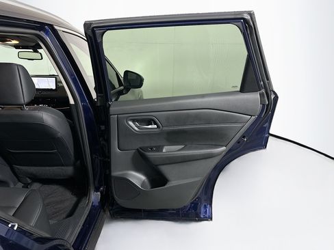Used 2025 Nissan Rogue SL FWD image 32