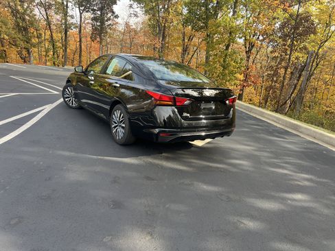 Used 2024 Nissan Altima 2.5 SV image 5