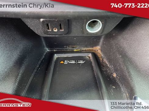 Used 2023 Chevrolet Traverse LT FWD image 19