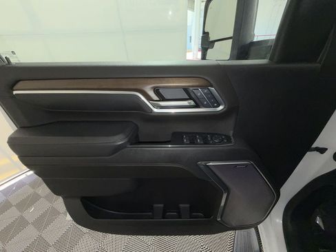 Used 2024 Chevrolet Silverado 2500 High Country w/ High Country Premium Package image 15