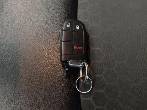 Used 2019 Jeep Compass Latitude FWD image 32