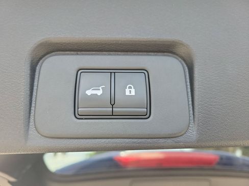 Used 2025 Nissan Rogue SV FWD image 8