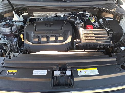Used 2022 Volkswagen Tiguan SE R-Line image 31