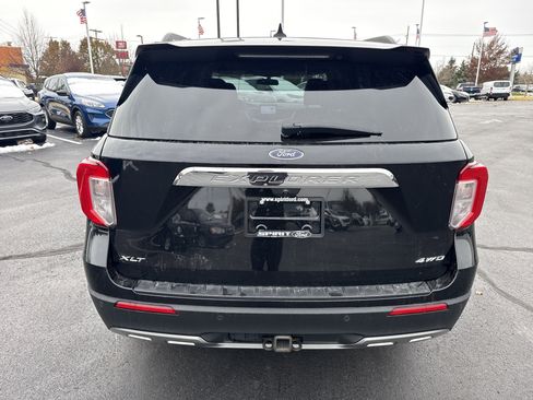 Used 2022 Ford Explorer XLT w/ Equipment Group 202A image 6