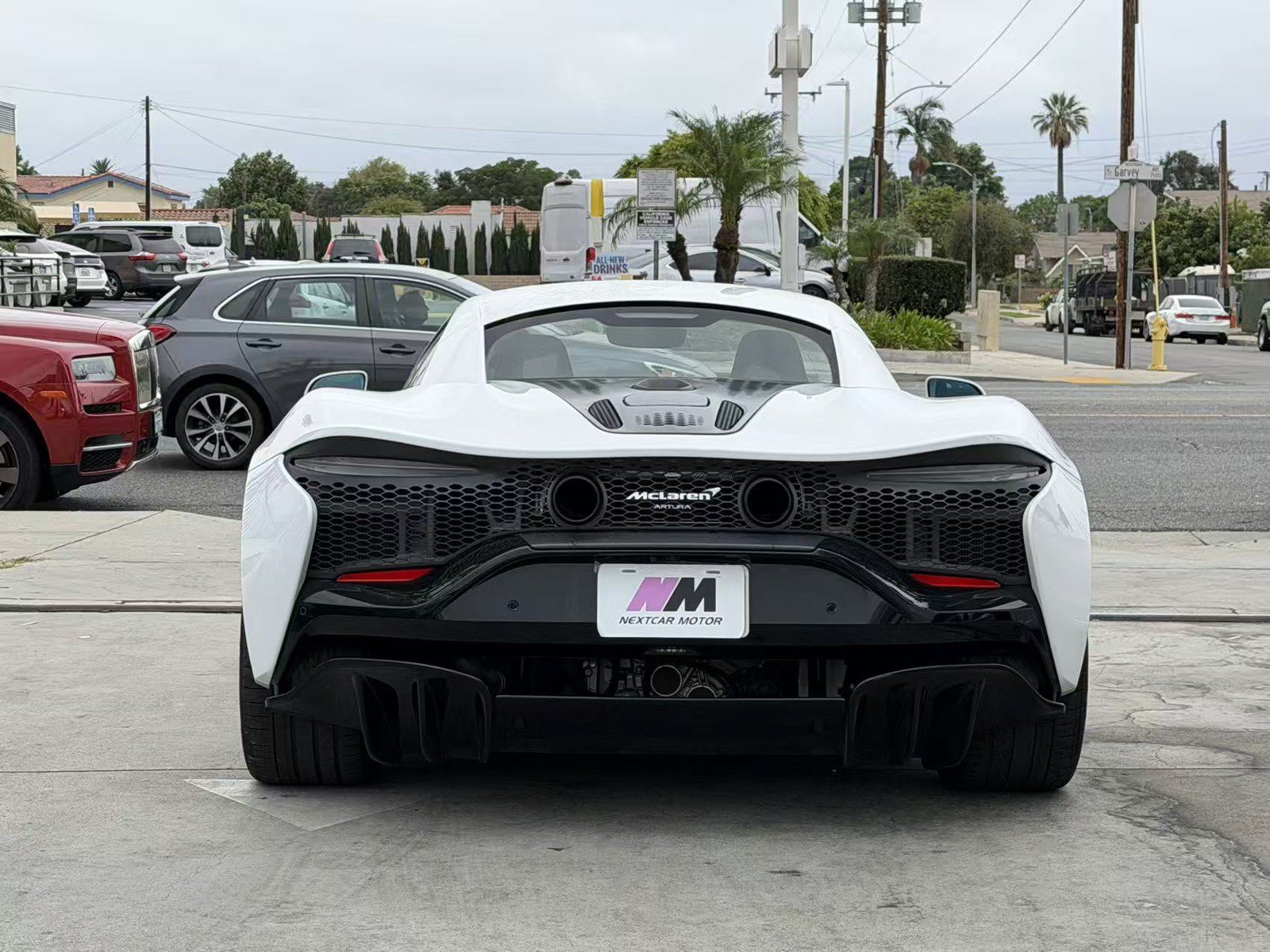Used 2023 McLaren Artura RWD image 6
